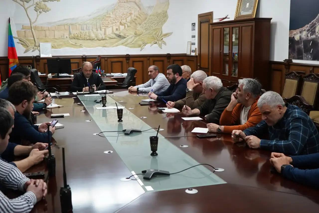 Ханлар Пашабеков: Провел вечернее заседание оперштаба при участии депутатов Народного Собрания Велиюллы Фаталиева и Тельмана Рагимова, экстренных служб, полиции, руководителей религиозных организаций