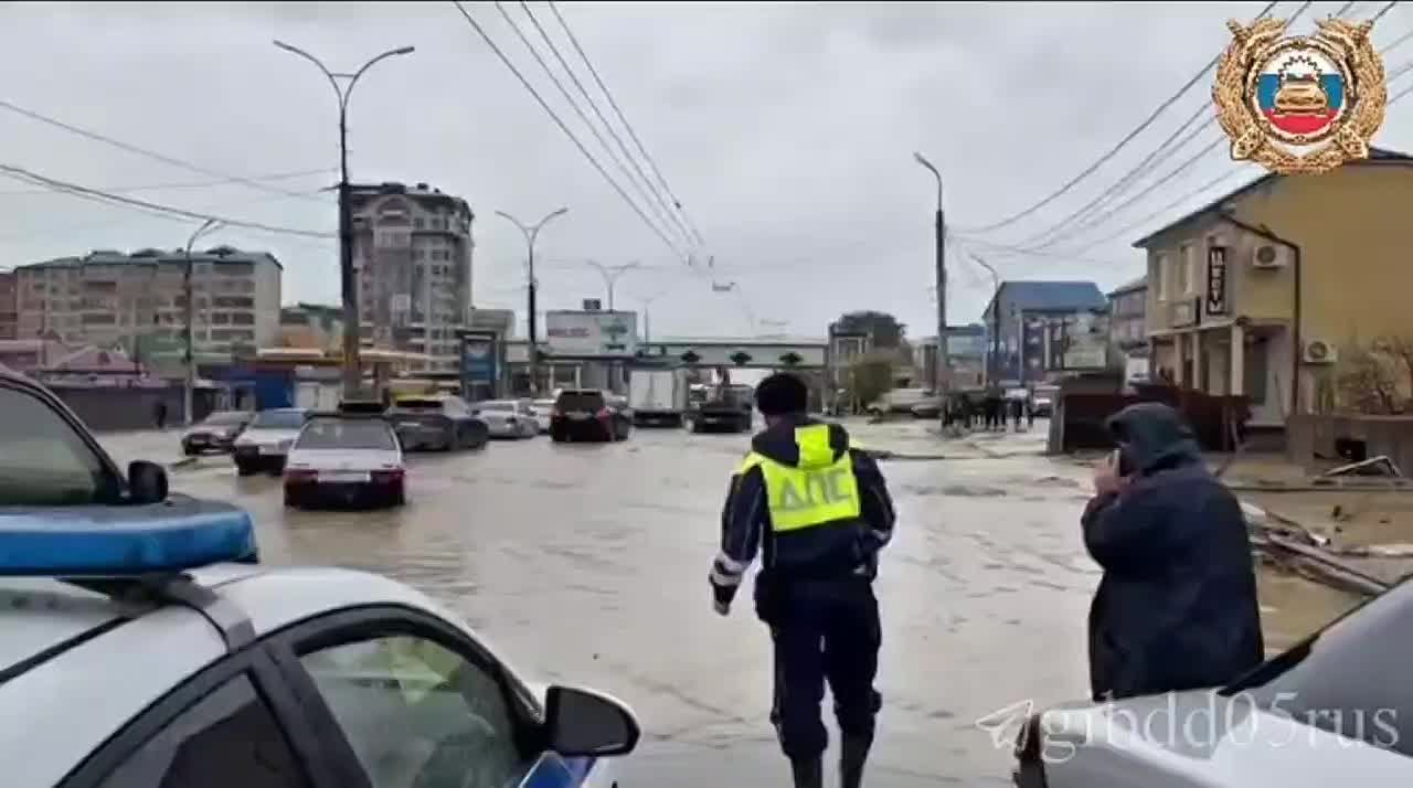 Важная информация!. Из-за ухудшения погодных условий в Республике Дагестан, движение транспорта ОГРАНИЧЕНО на некоторых участках дорог! Федеральная автомобильная дорога: движение ограничено на участках: 820 км (Поворот на...