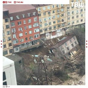 Дом обрушился в Махачкале из-за паводка