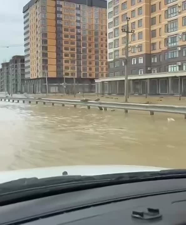 Частичное подтопление зафиксировано на участке трассы «Махачкала-Аэропорт»