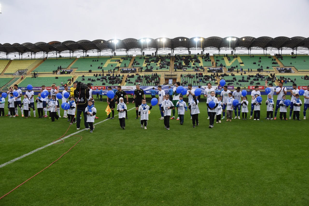 По инициативе Заура Аскендерова дети участников СВО открыли футбольный матч По инициативе Заура Аскендерова дети участников СВО открыли футбольный матч