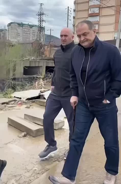 Сергей Меликов прибыл на место обрушения многоквартирного дома в Махачкале