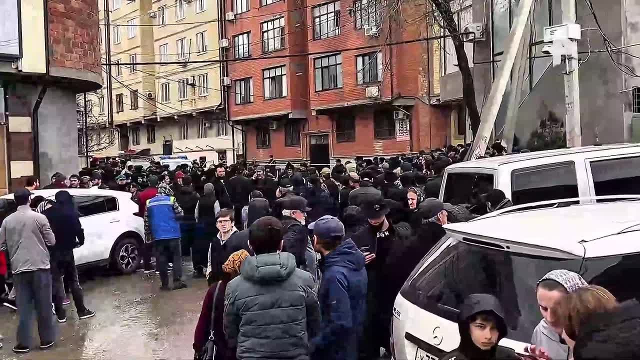 Проверить чиновников, допустивших строение обвалившегося в Махачкале дома, поручил глава Республики Дагестан Сергей Меликов