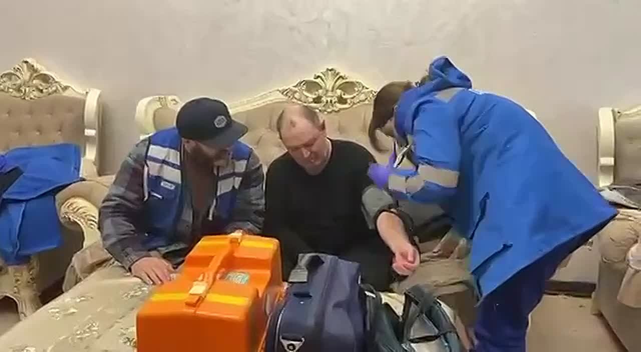 В пунктах временного содержания в Махачкале оказывают помощь пострадавшим бригады скорой помощи