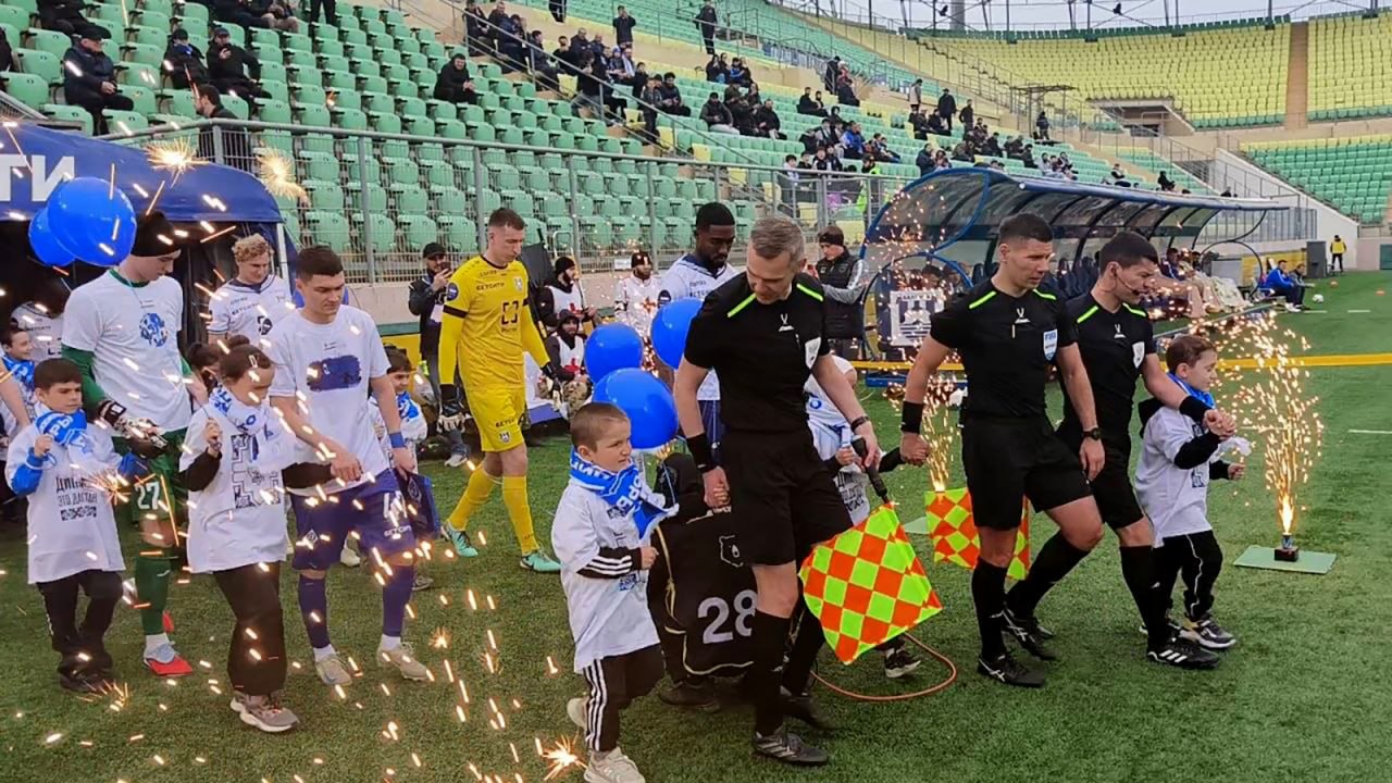 По инициативе Заура Аскендерова дети участников СВО открыли футбольный матч По инициативе Заура Аскендерова дети участников СВО открыли футбольный матч