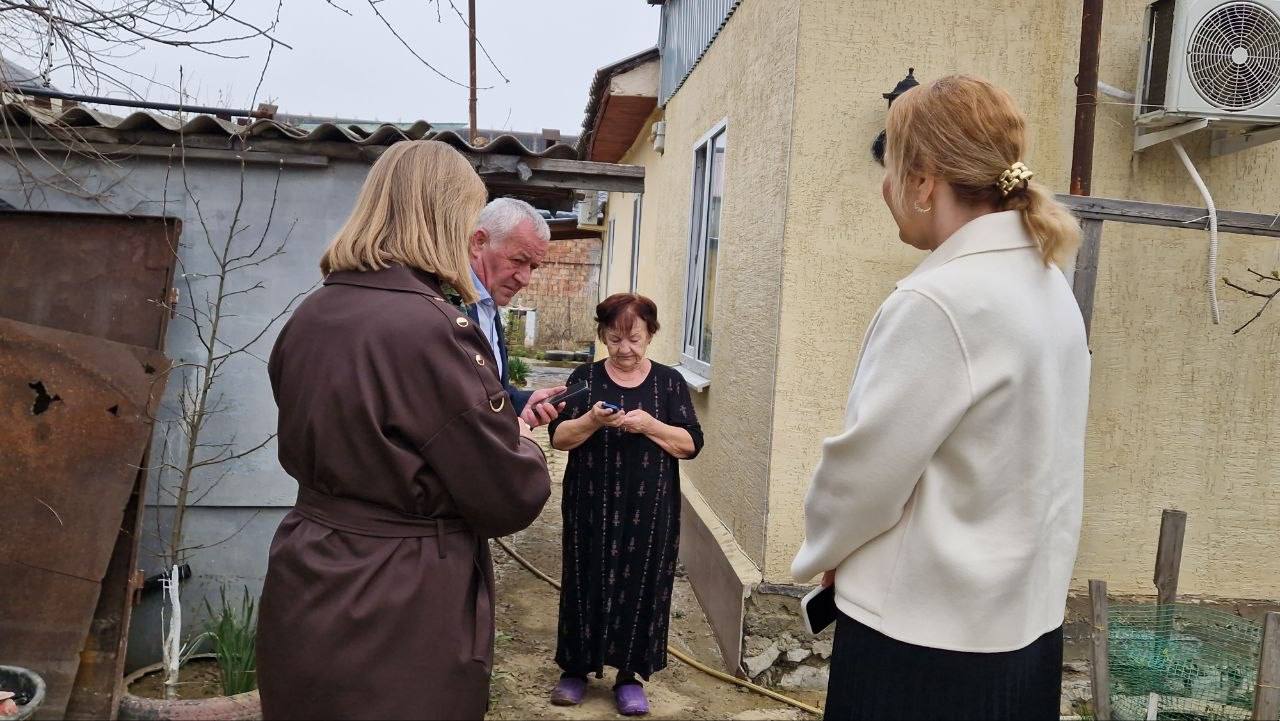 Марина Котенко оказала помощь пострадавшим от стихии в поселке Турали Марина Котенко оказала помощь пострадавшим от стихии в поселке Турали