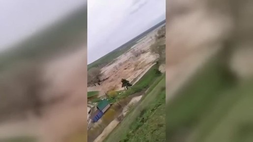 Более 4 тыс. человек эвакуировали из четырех микрорайонов Дербентского района после прорыва дамбы на Геджухском водохранилище в Дагестане, сообщили в МЧС