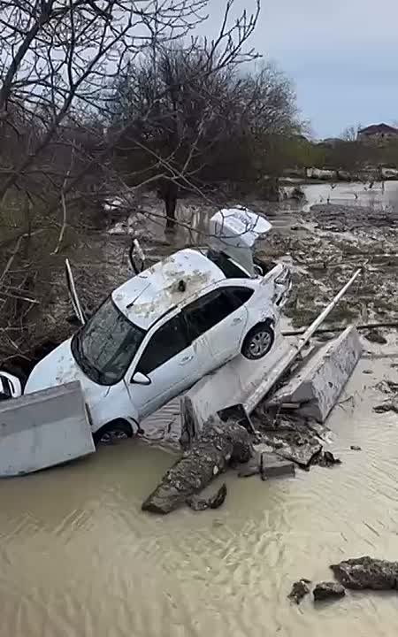 В Дербентском районе ищут девочку и её бабушку, пропавших во время паводка