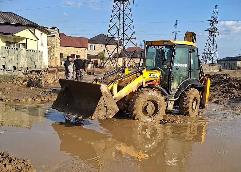 Специалисты Управления имущественных и земельных отношений продолжают оказывать помощь пострадавшим от обильных осадков Специалисты Управления имущественных и земельных отношений продолжают оказывать помощь пострадавшим от обильных осадков