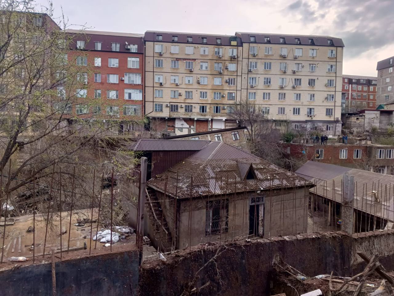 12В Махачкале озвучены первые итоги проверки обрушившегося дома на улице Айвазовского 12В Махачкале озвучены первые итоги проверки обрушившегося дома на улице Айвазовского