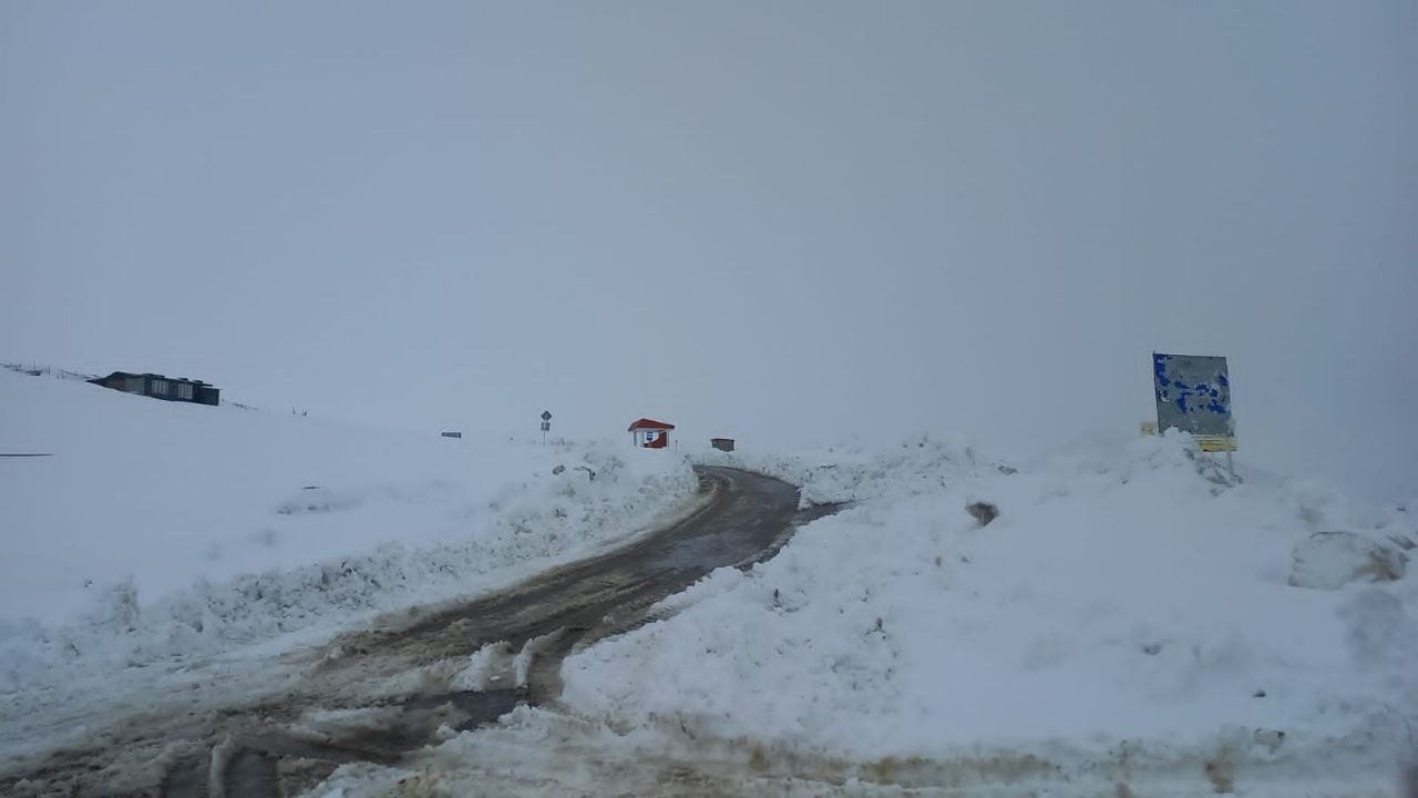 В дополнение к ранее опубликованной информации сообщаем что, в Ботлихском районе, на автомобильной дороге «Граница Чеченской Республики – Ботлих – Хунзах – Араканская площадка» на участке км 5 – км 20 (Перевал Харами), к... В дополнение к ранее опубликованной информации сообщаем что, в Ботлихском районе, на автомобильной дороге «Граница Чеченской Республики – Ботлих – Хунзах – Араканская площадка» на участке км 5 – км 20 (Перевал Харами), к...