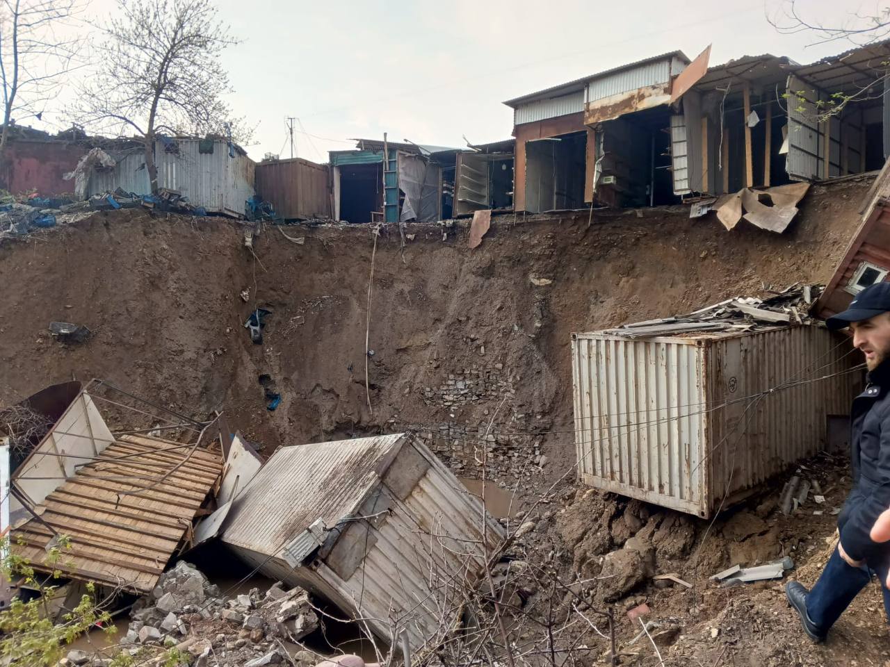 12В Махачкале озвучены первые итоги проверки обрушившегося дома на улице Айвазовского 12В Махачкале озвучены первые итоги проверки обрушившегося дома на улице Айвазовского