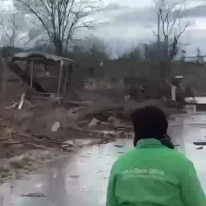 Потоки воды унесли машину с женщиной и ее пятилетней внучкой на два километра от трассы в Дагестане