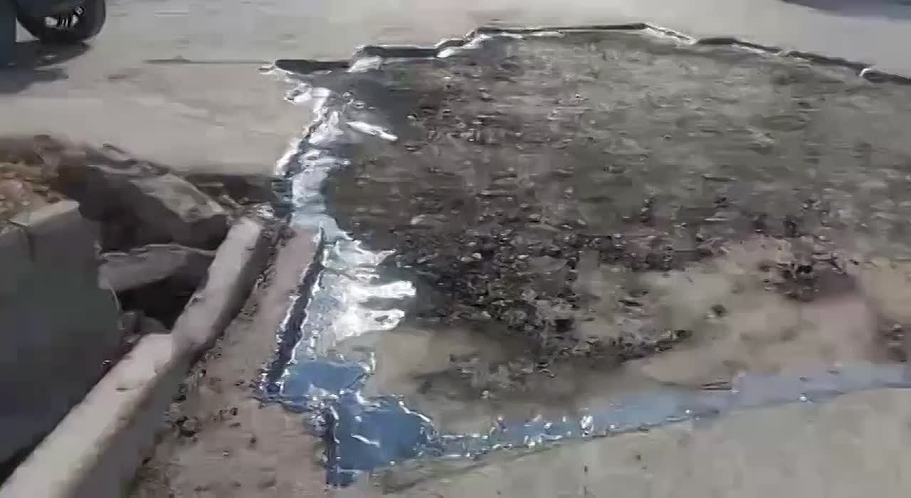 После очередных обильных осадков улицы и проспекты получили значительные повреждения улично-дорожной сети