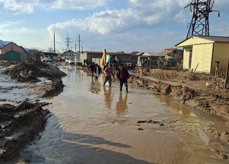 Специалисты Управления имущественных и земельных отношений продолжают оказывать помощь пострадавшим от обильных осадков Специалисты Управления имущественных и земельных отношений продолжают оказывать помощь пострадавшим от обильных осадков