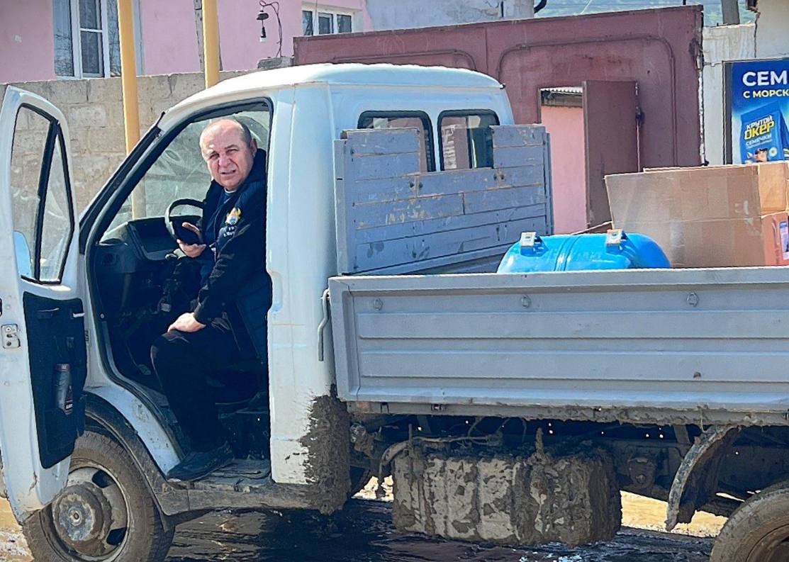 Специалисты Управления имущественных и земельных отношений продолжают оказывать помощь пострадавшим от обильных осадков Специалисты Управления имущественных и земельных отношений продолжают оказывать помощь пострадавшим от обильных осадков