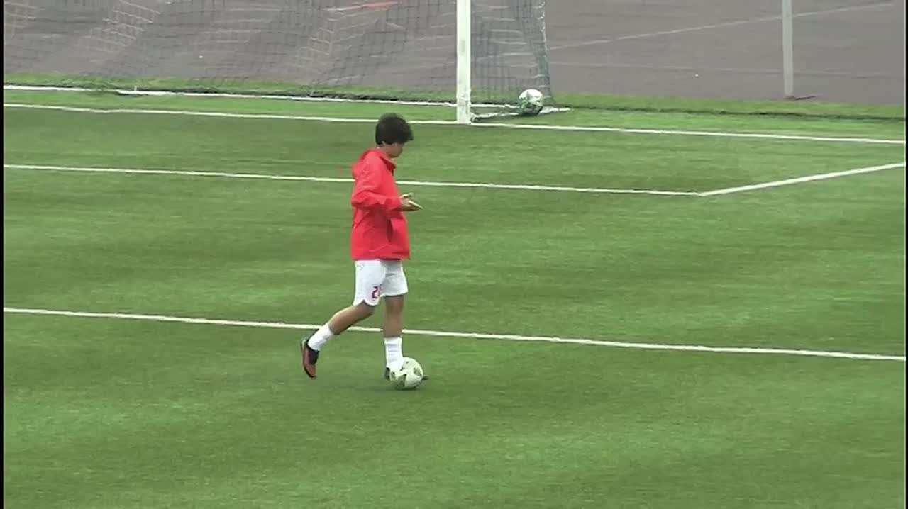 Александр Маркаров нанес первый удар по мячу на открытии ЮФЛ «Юг» в Махачкале