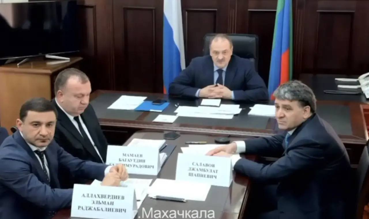 Джамбулат Салавов доложил Владимиру Путину о последствиях обильных осадков в Махачкале и мерах по их ликвидации