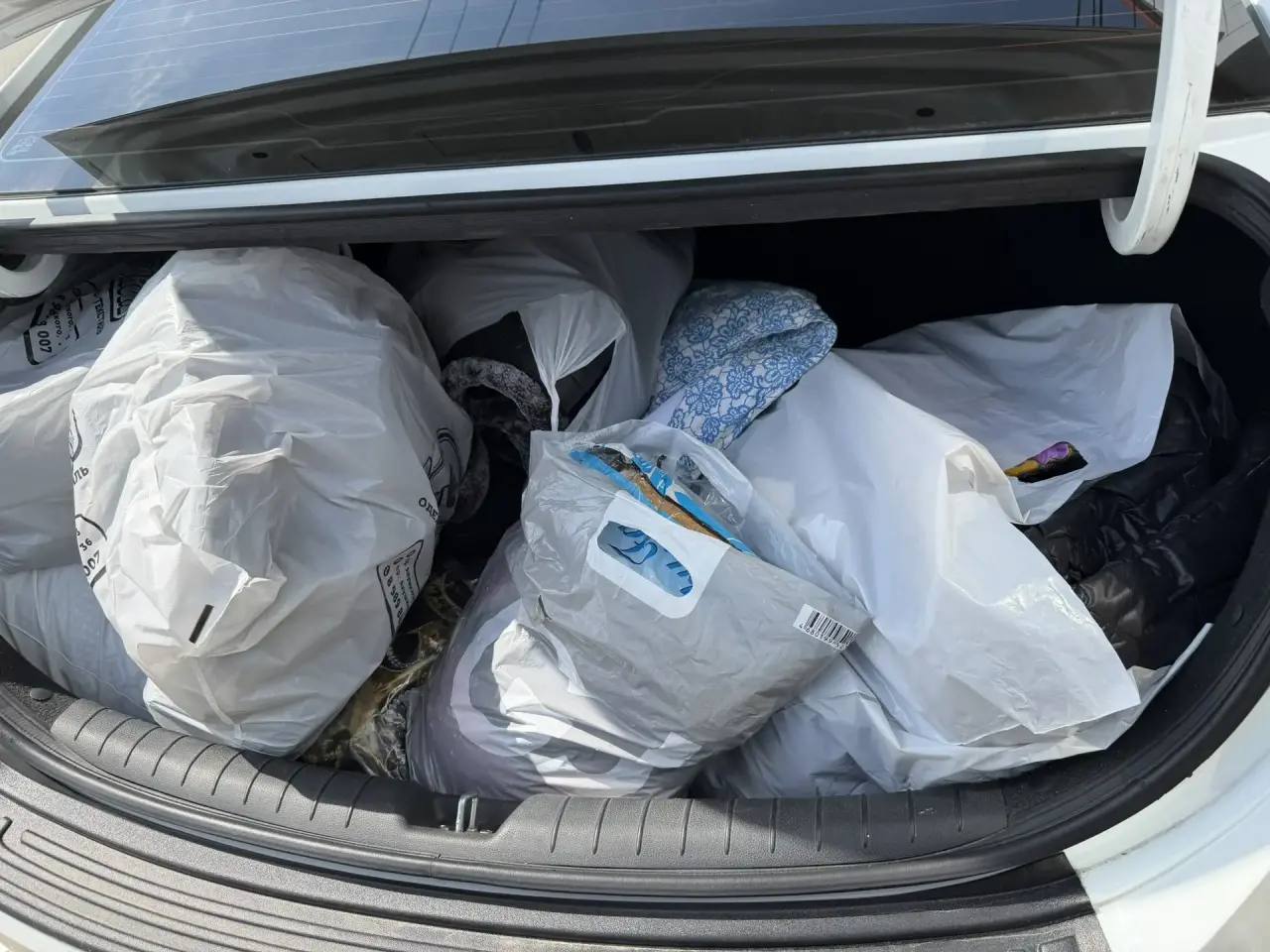 Узлипат Гасанова оказала помощь пострадавшим от наводнения в Дербентском районе Узлипат Гасанова оказала помощь пострадавшим от наводнения в Дербентском районе