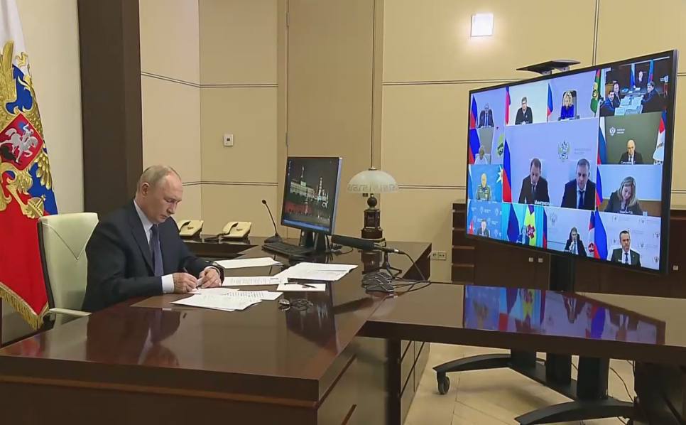 Джамбулат Салавов доложил Владимиру Путину о последствиях обильных осадков в Махачкале и мерах по их ликвидации Джамбулат Салавов доложил Владимиру Путину о последствиях обильных осадков в Махачкале и мерах по их ликвидации