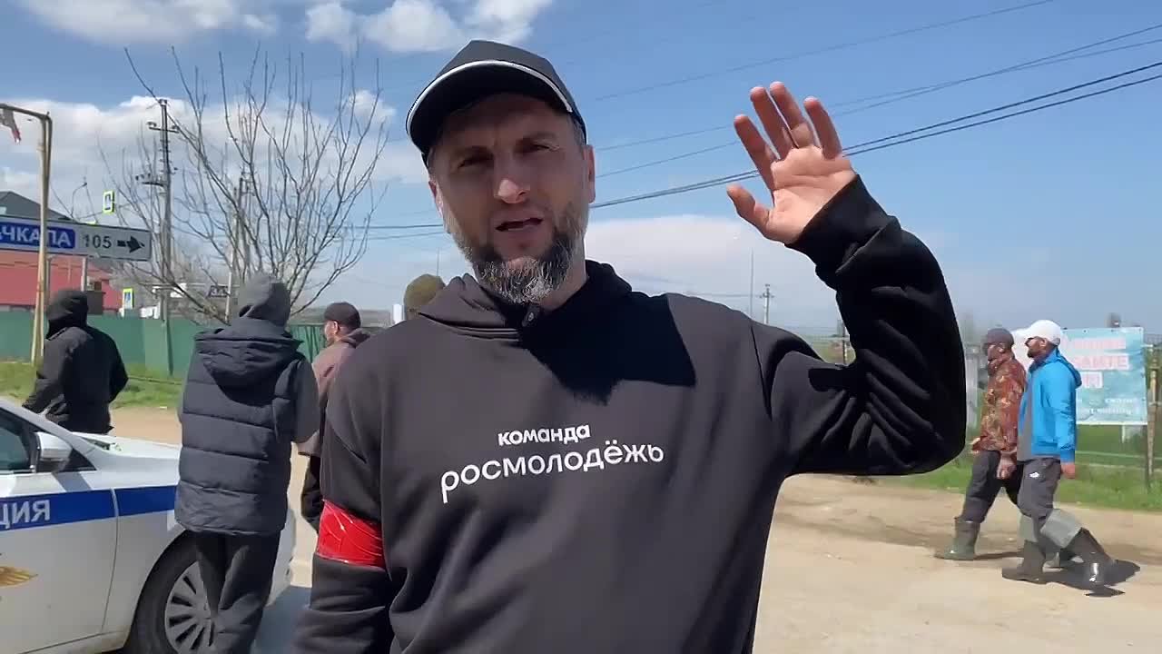 Сотрудники министерства по делам молодежи работают в Мамедкале