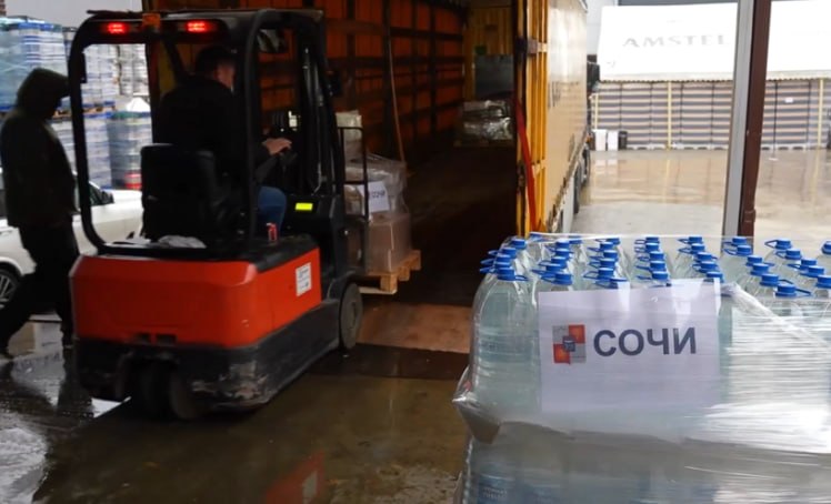 Более 20 тонн гуманитарной помощи отправили из Сочи в Дагестан