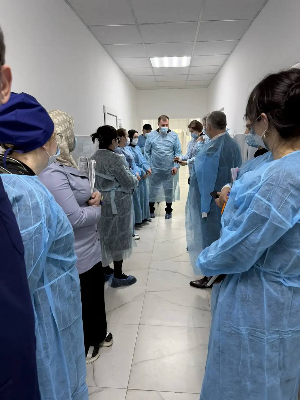 Министр здравоохранения РД Ярослав Глазов с руководителями Департаментов Минздрава России сегодня посетили Карабудахкентскую ЦРБ, где получают лечение пациенты с кишечной инфекцией Министр здравоохранения РД Ярослав Глазов с руководителями Департаментов Минздрава России сегодня посетили Карабудахкентскую ЦРБ, где получают лечение пациенты с кишечной инфекцией