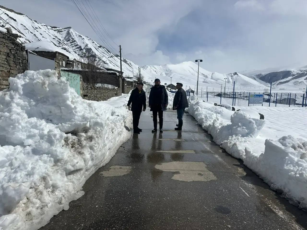 Заместитель Председателя НС РД Камил Давдиев совершил рабочую поездку в Лакский и Кулинский районы, где из-за обильных снегопадов зафиксированы разрушения жилых и социальных объектов в ряде населенных пунктов Заместитель Председателя НС РД Камил Давдиев совершил рабочую поездку в Лакский и Кулинский районы, где из-за обильных снегопадов зафиксированы разрушения жилых и социальных объектов в ряде населенных пунктов