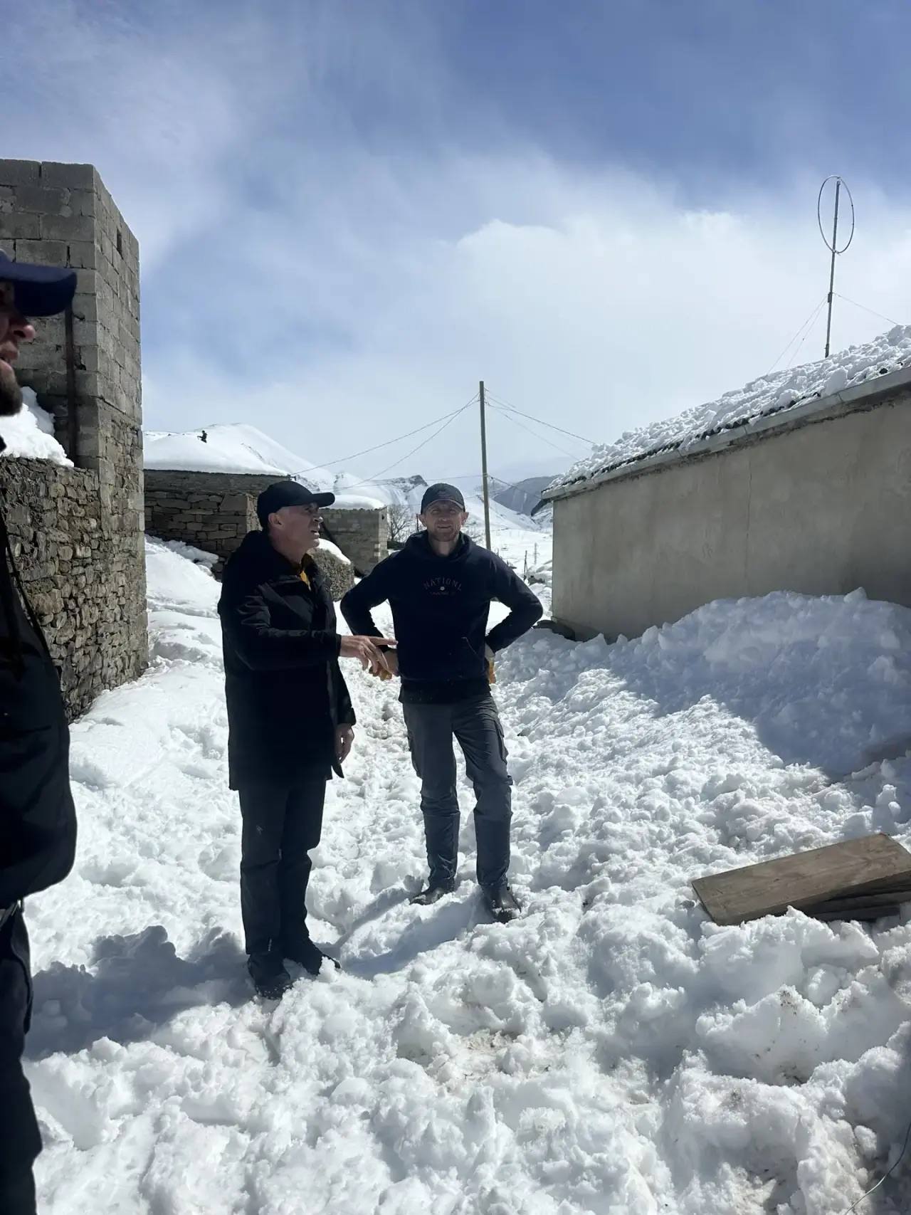 Заместитель Председателя НС РД Камил Давдиев совершил рабочую поездку в Лакский и Кулинский районы, где из-за обильных снегопадов зафиксированы разрушения жилых и социальных объектов в ряде населенных пунктов Заместитель Председателя НС РД Камил Давдиев совершил рабочую поездку в Лакский и Кулинский районы, где из-за обильных снегопадов зафиксированы разрушения жилых и социальных объектов в ряде населенных пунктов