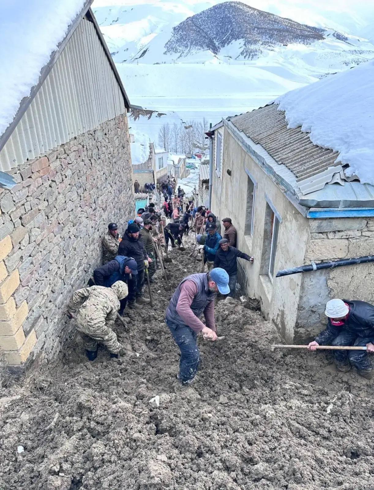 Заместитель Председателя НС РД Камил Давдиев совершил рабочую поездку в Лакский и Кулинский районы, где из-за обильных снегопадов зафиксированы разрушения жилых и социальных объектов в ряде населенных пунктов Заместитель Председателя НС РД Камил Давдиев совершил рабочую поездку в Лакский и Кулинский районы, где из-за обильных снегопадов зафиксированы разрушения жилых и социальных объектов в ряде населенных пунктов