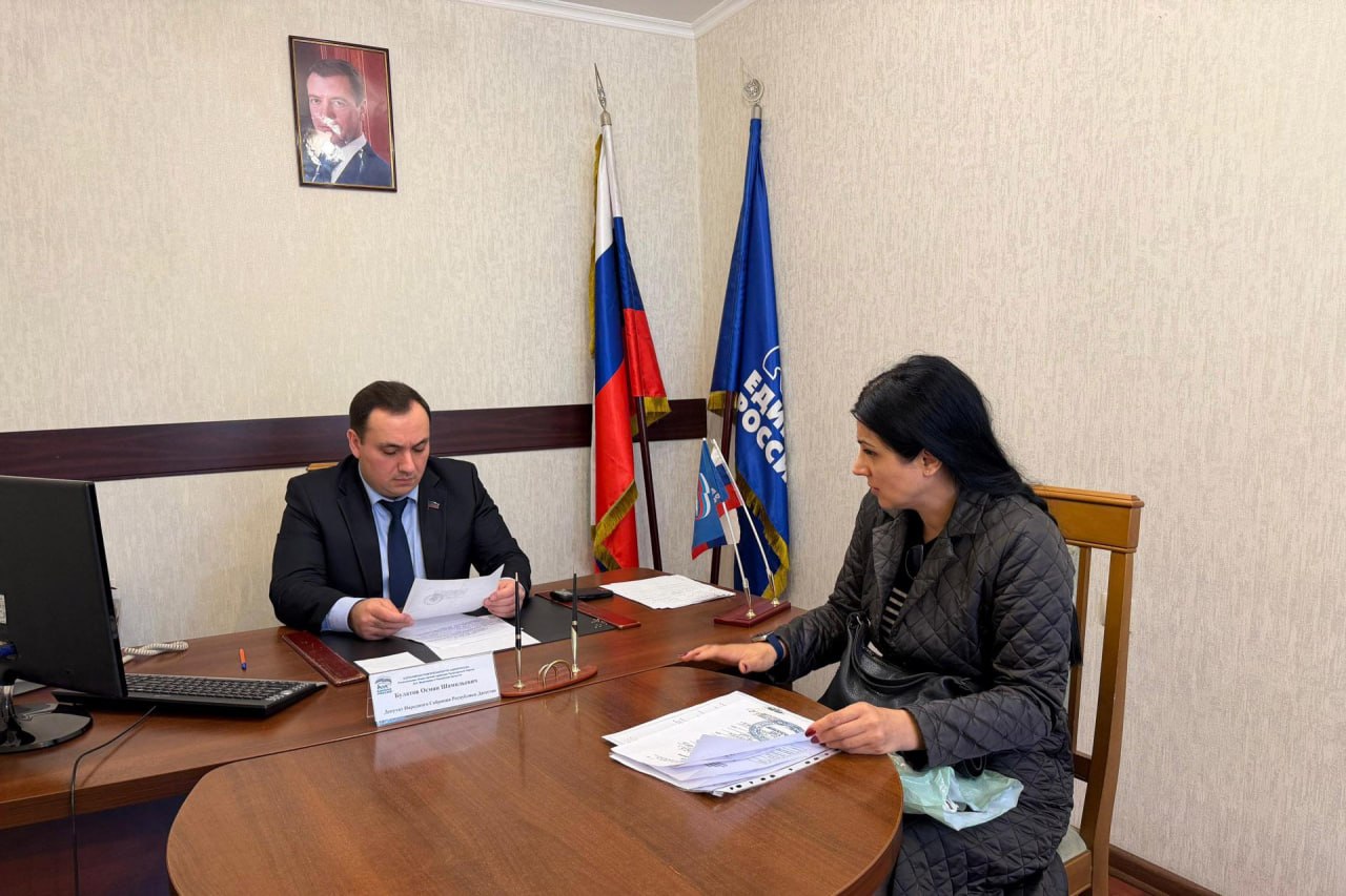 Депутат НС РД Осман Булатов провел прием граждан в общественной приемной председателя партии «Единая Россия» Дмитрия Медведева Депутат НС РД Осман Булатов провел прием граждан в общественной приемной председателя партии «Единая Россия» Дмитрия Медведева