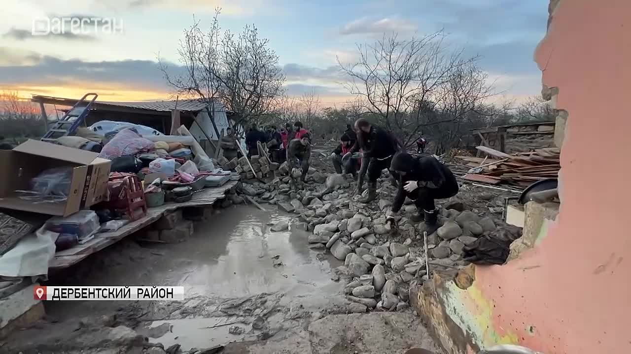 Жителям Мамедкалы продолжают оказывать помощь