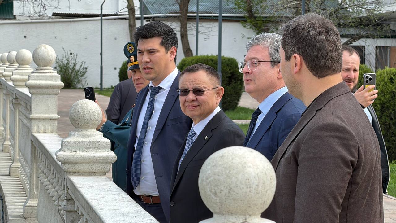 Министр строительства и ЖКХ РФ Ирек Файзуллин в ходе рабочей поездки осмотрел объекты благоустройства Дагестана Министр строительства и ЖКХ РФ Ирек Файзуллин в ходе рабочей поездки осмотрел объекты благоустройства Дагестана