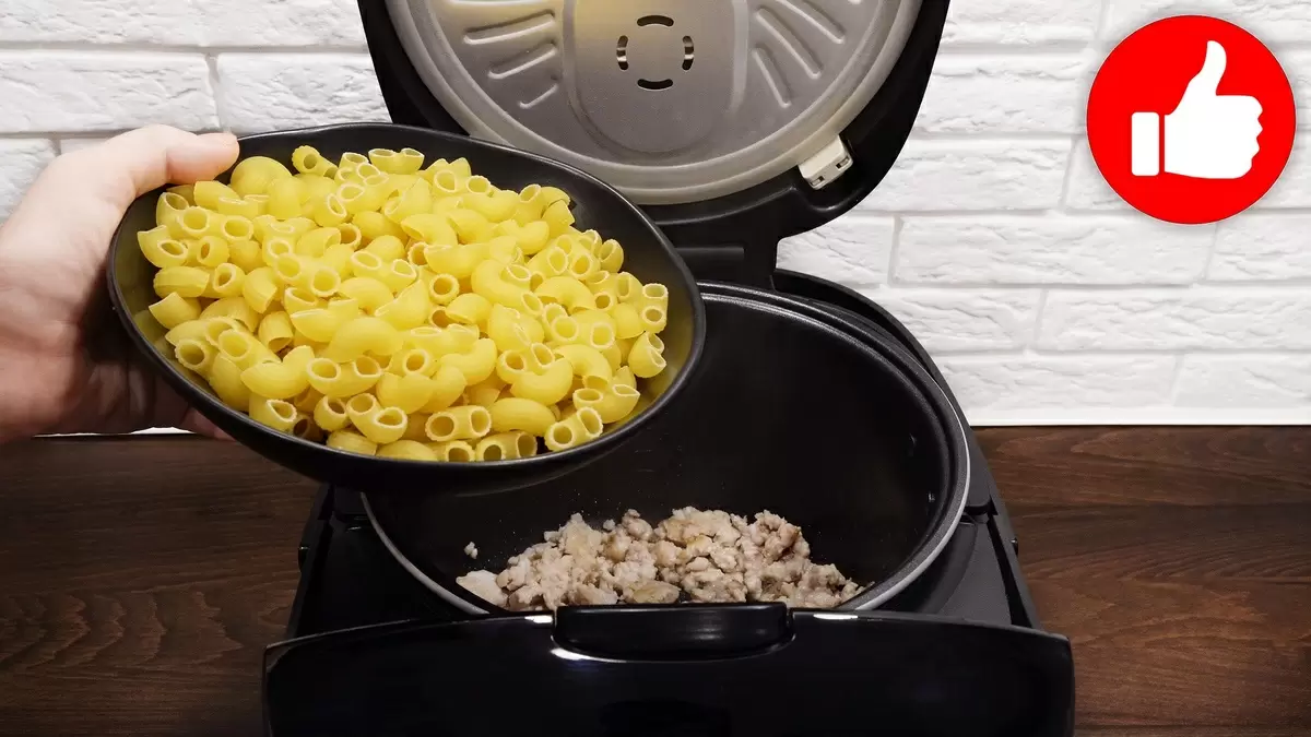 Невероятно удобное блюдо: макароны в сырном соусе с фаршем для мультиварки