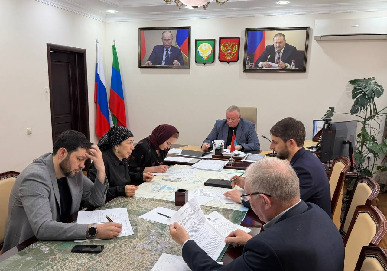 Глава города Каспийска Борис Гонцов провел личный прием граждан с участием руководителей профильных отделов и управлений городской администрации Глава города Каспийска Борис Гонцов провел личный прием граждан с участием руководителей профильных отделов и управлений городской администрации