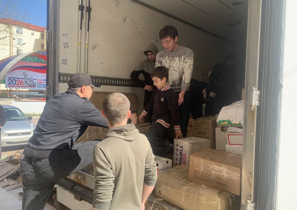 Избербашцы отправили 200 тонн помощи и сотни добровольцев в зону потопа на территории Дагестана Избербашцы отправили 200 тонн помощи и сотни добровольцев в зону потопа на территории Дагестана