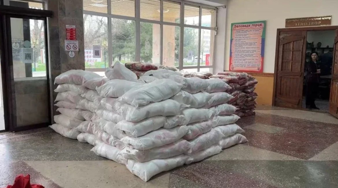 Избербашцы отправили 200 тонн помощи и сотни добровольцев в зону потопа на территории Дагестана