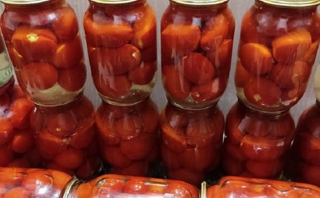 Секреты маринованных помидоров: прозрачный рассол и яркий вкус без излишеств