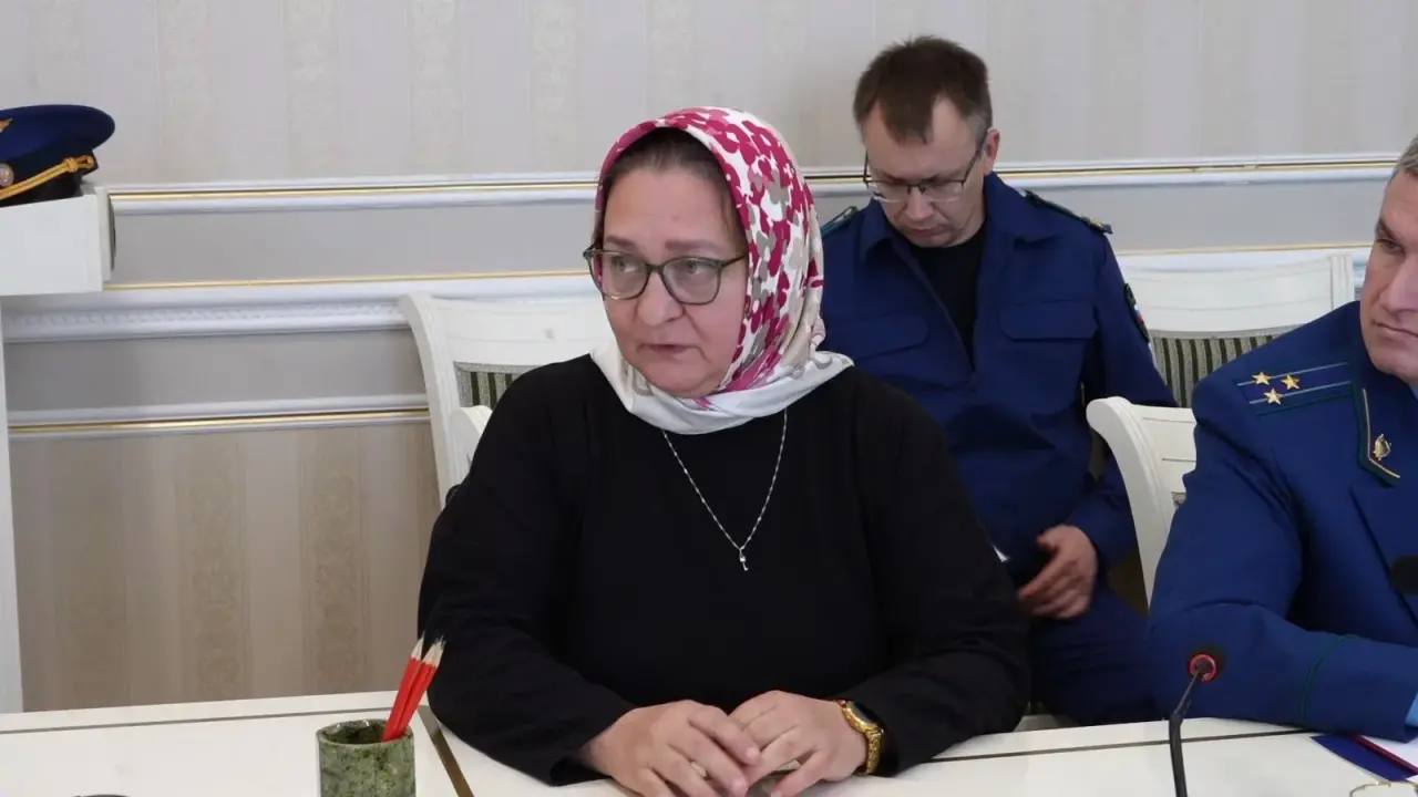 Заместитель Генерального прокурора Российской Федерации Сергей Бажутов прибыл в Республику Дагестан для контроля за соблюдением прав жителей, попавших в зону подтопления Заместитель Генерального прокурора Российской Федерации Сергей Бажутов прибыл в Республику Дагестан для контроля за соблюдением прав жителей, попавших в зону подтопления