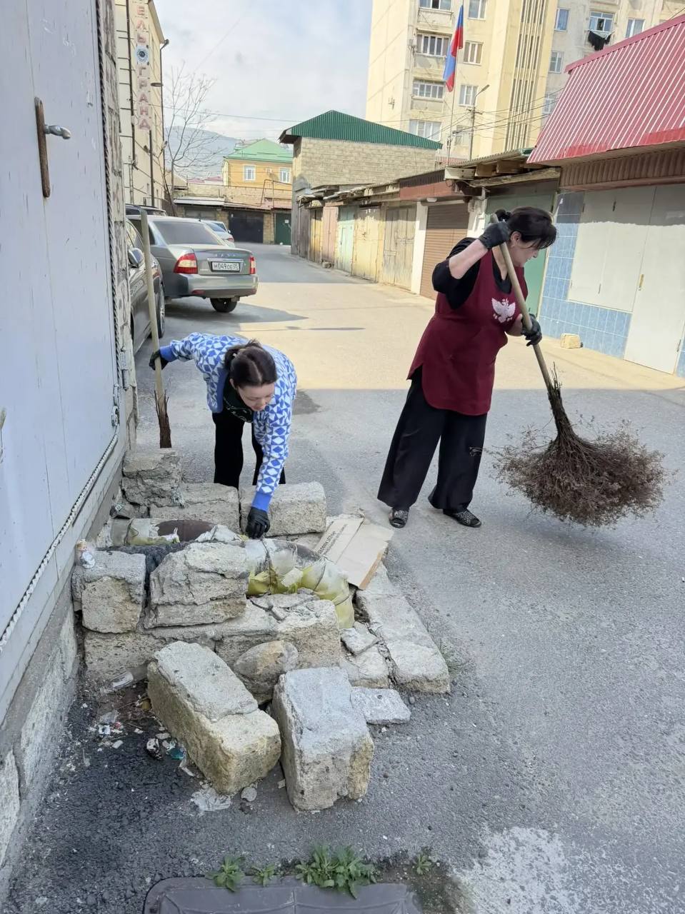 Сегодня, 11 апреля, в Дербенте проходит общегородской субботник Сегодня, 11 апреля, в Дербенте проходит общегородской субботник
