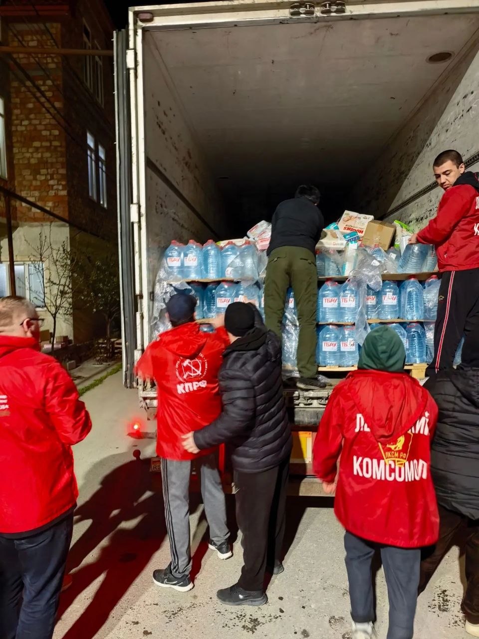 Накануне в поселок Турали прибыл гуманитарный груз от коммунистов Северной Осетии