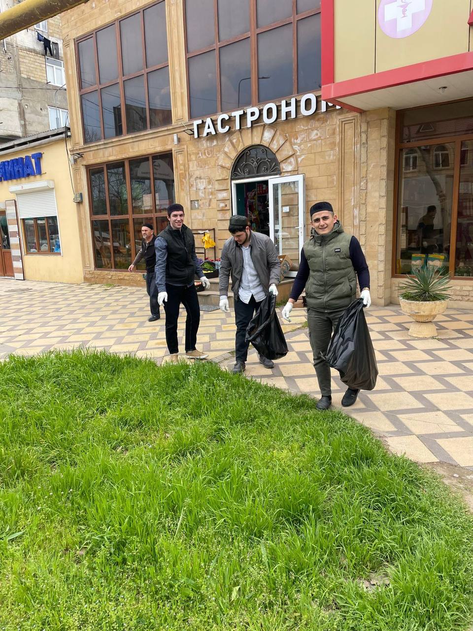 Студенты исламского университета имени Шейха Абдула-Афанди в Дербенте приняли участие в общегородском субботнике Студенты исламского университета имени Шейха Абдула-Афанди в Дербенте приняли участие в общегородском субботнике