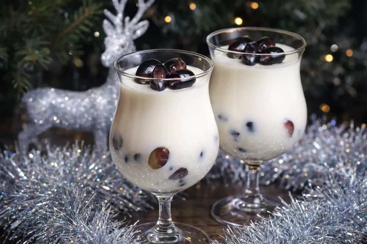 Нежный десерт: виноград в облаках без алкоголя