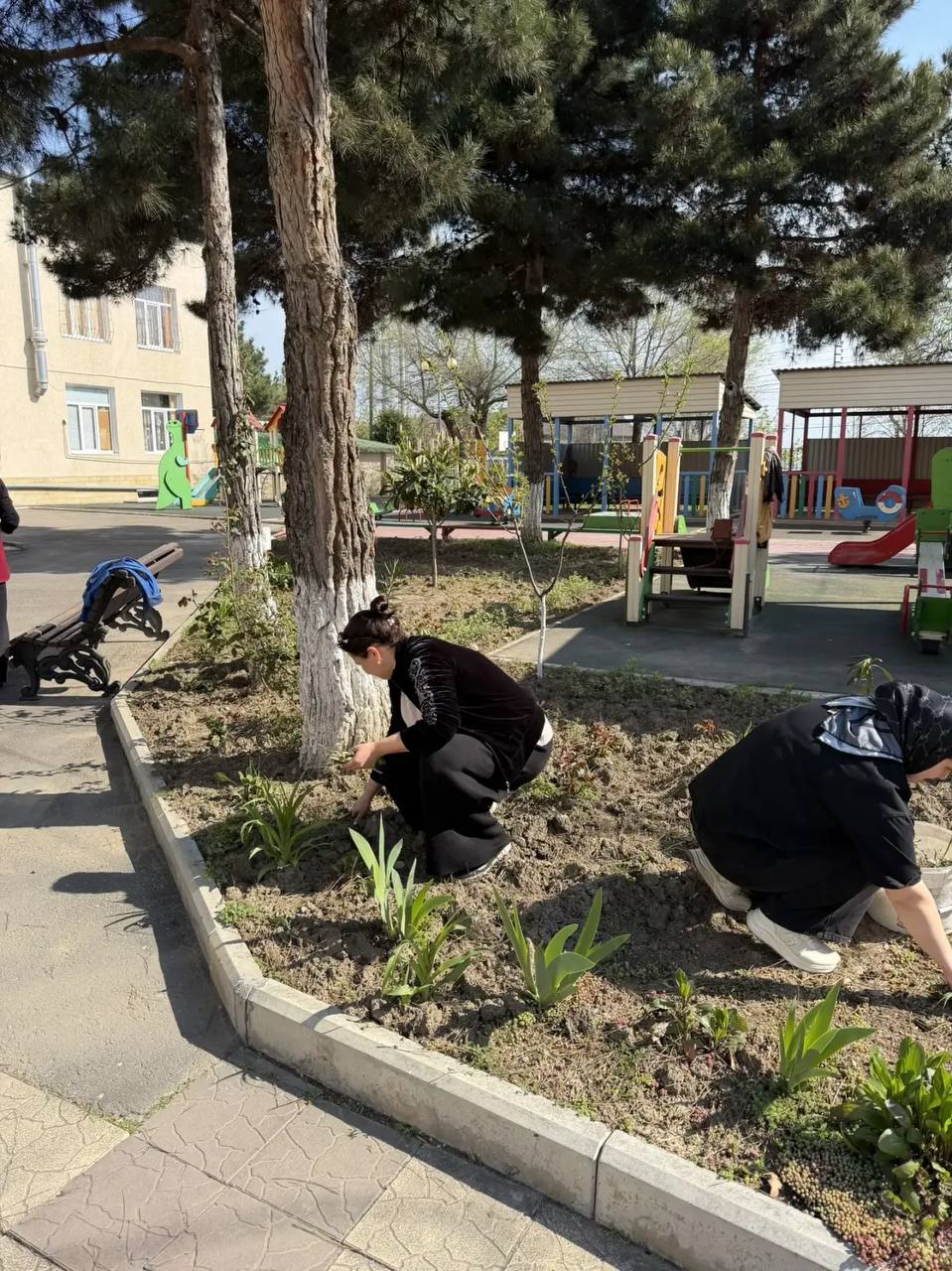 Сегодня, 11 апреля, в Дербенте проходит общегородской субботник Сегодня, 11 апреля, в Дербенте проходит общегородской субботник