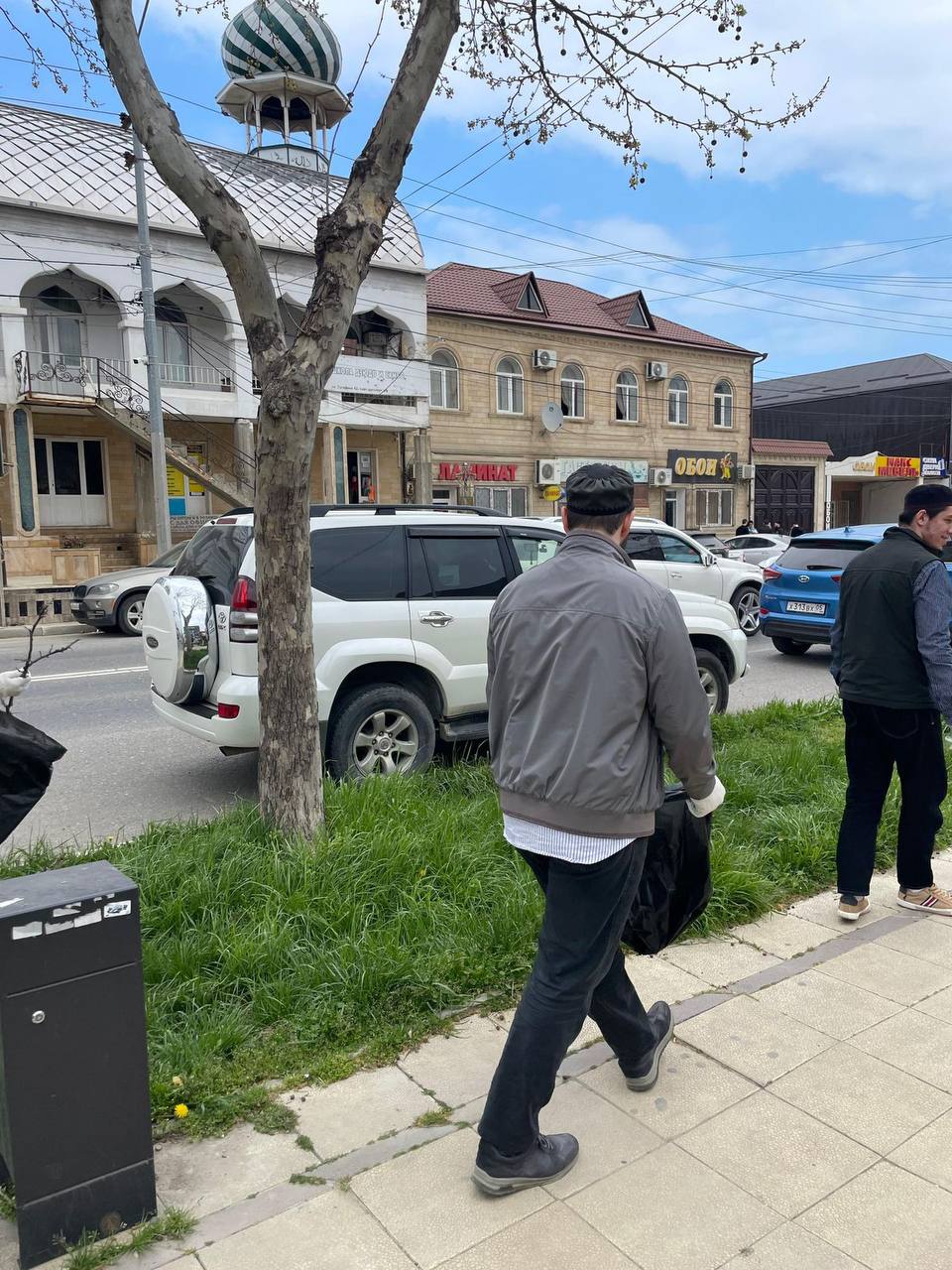 Студенты исламского университета имени Шейха Абдула-Афанди в Дербенте приняли участие в общегородском субботнике Студенты исламского университета имени Шейха Абдула-Афанди в Дербенте приняли участие в общегородском субботнике