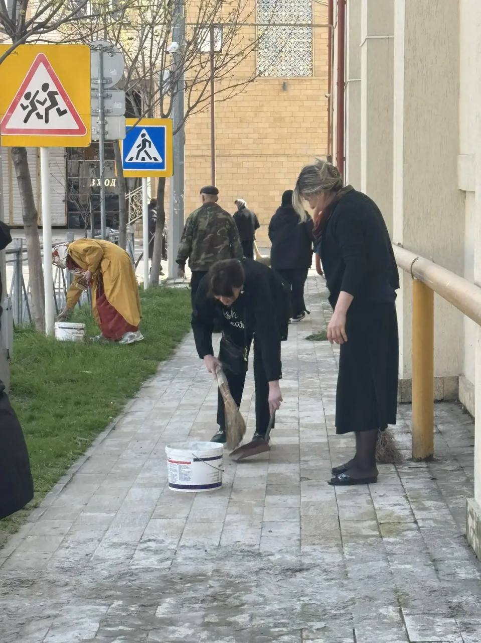 Сегодня, 11 апреля, в Дербенте проходит общегородской субботник Сегодня, 11 апреля, в Дербенте проходит общегородской субботник