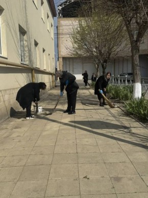 Сегодня, 11 апреля, в Дербенте проходит общегородской субботник