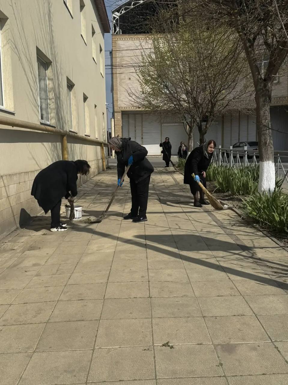 Сегодня, 11 апреля, в Дербенте проходит общегородской субботник