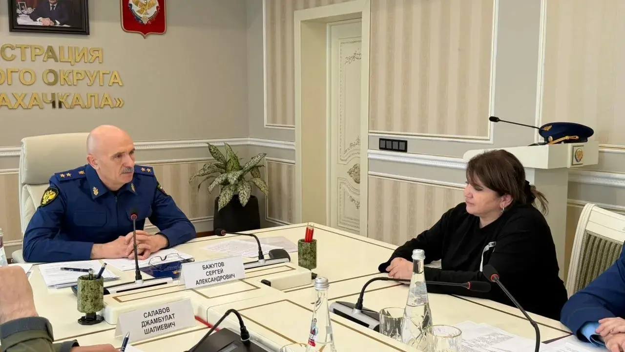 Заместитель Генерального прокурора Российской Федерации Сергей Бажутов прибыл в Республику Дагестан для контроля за соблюдением прав жителей, попавших в зону подтопления Заместитель Генерального прокурора Российской Федерации Сергей Бажутов прибыл в Республику Дагестан для контроля за соблюдением прав жителей, попавших в зону подтопления