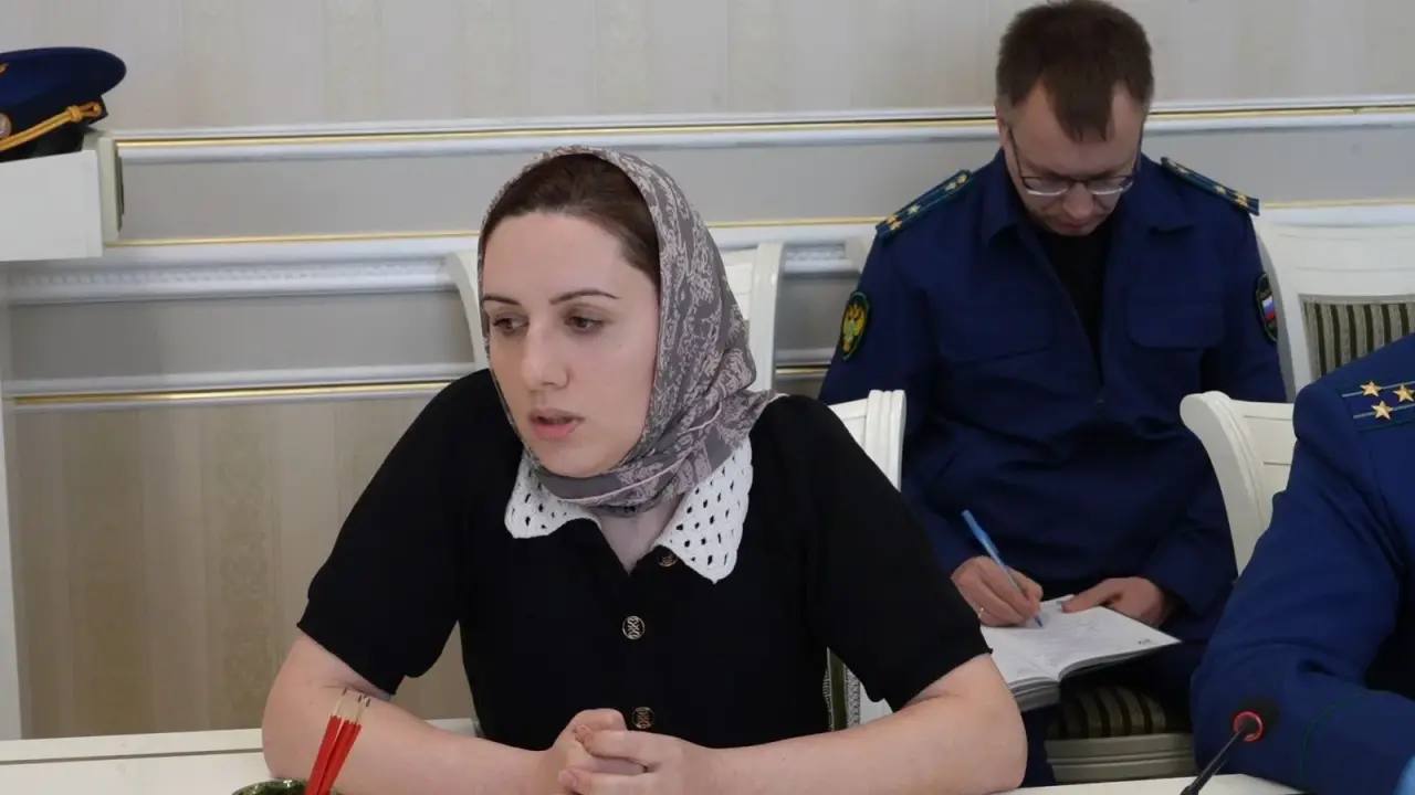 Заместитель Генерального прокурора Российской Федерации Сергей Бажутов прибыл в Республику Дагестан для контроля за соблюдением прав жителей, попавших в зону подтопления Заместитель Генерального прокурора Российской Федерации Сергей Бажутов прибыл в Республику Дагестан для контроля за соблюдением прав жителей, попавших в зону подтопления